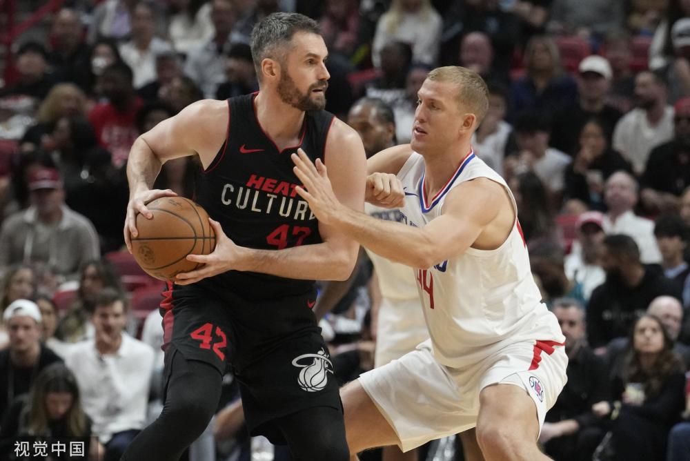 底线接传球 底线接传球